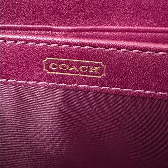 COACH ACCORDION ZIP WALLET IN CROC EMBOSSED LEATHER - Picture 8 of 8